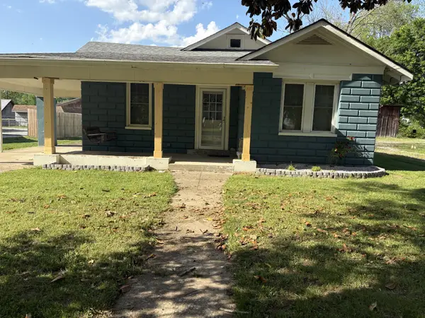 317 E Main St, Waverly, TN 37185