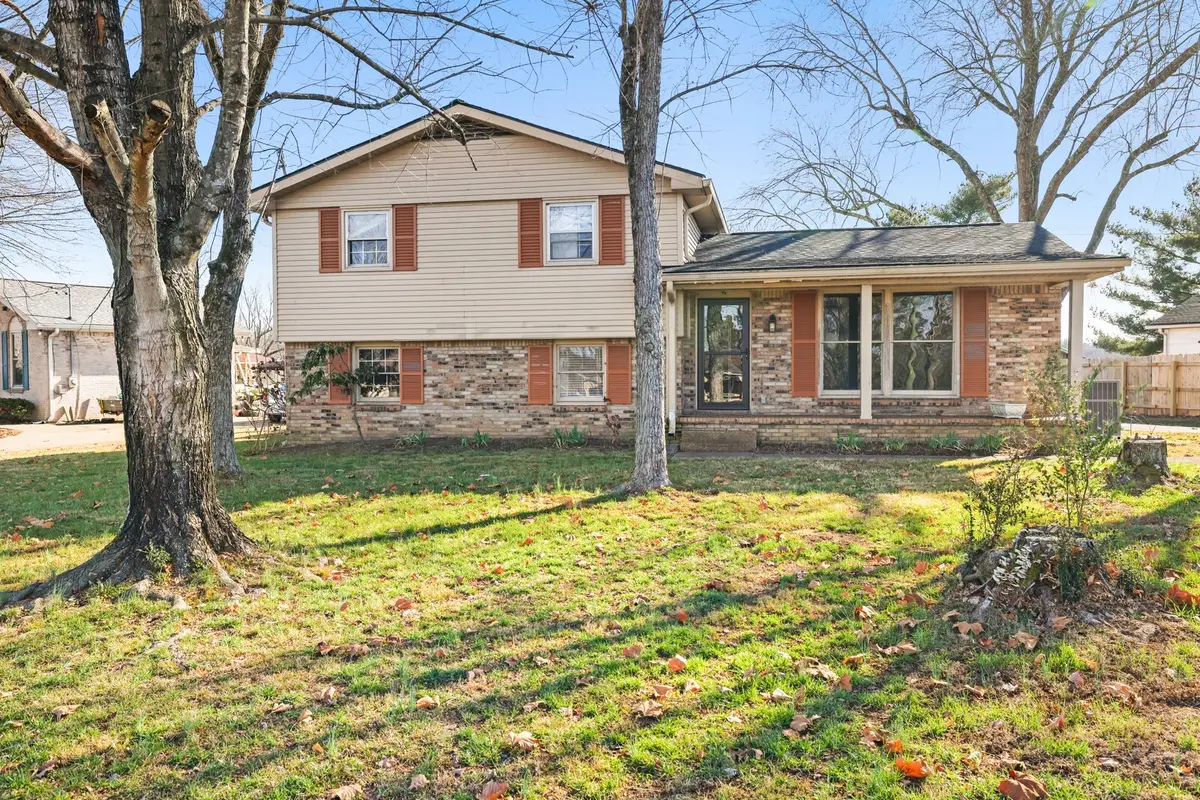 110 Lake Point Dr, Gallatin, TN 37066 - Image #1