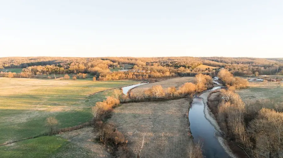 6415 Pinewood Rd, Nunnelly, TN 37137 - #2