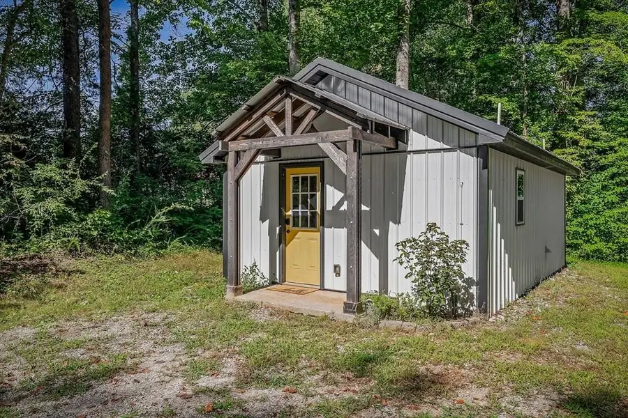 3249 Moodyville Rd, Byrdstown, TN 38549 - #3