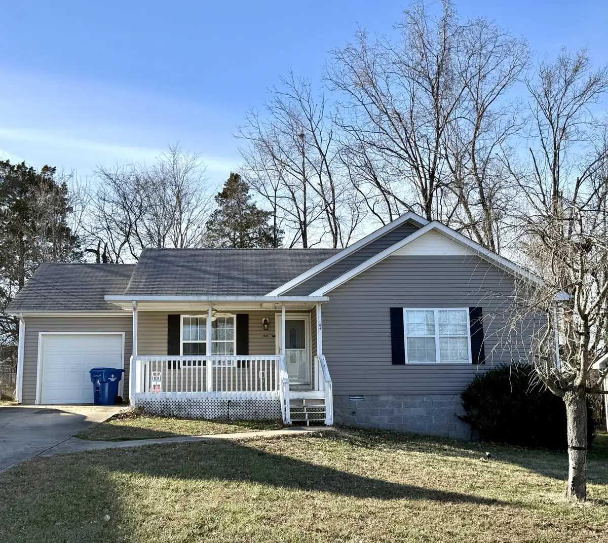 1042 Red Apple Ct, Clarksville, TN 37040 - Image #1