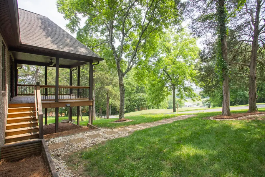 111 Country Hills Dr, Hendersonville, TN 37075 - Image #2