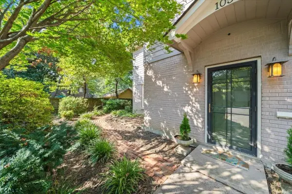 105 N Cox St, Memphis, TN 38104