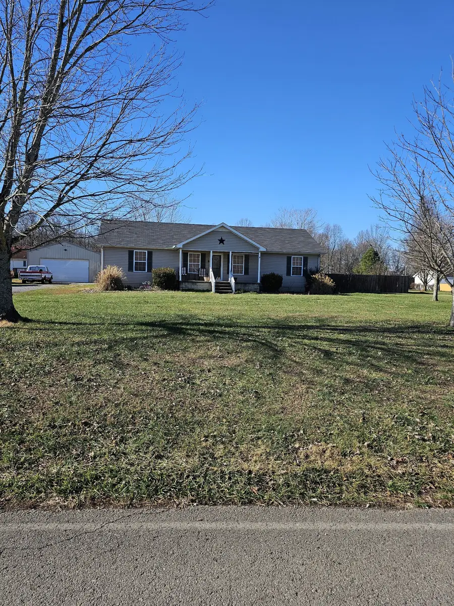 353 Stevens Cir, Lafayette, TN 37083 - Image #2