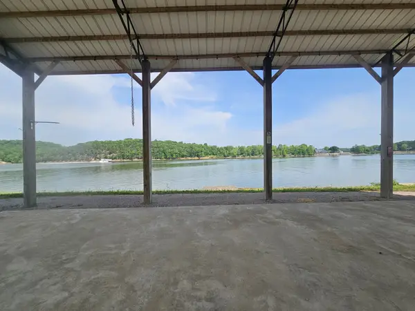 885 River Front Dr, Clifton, TN 38425