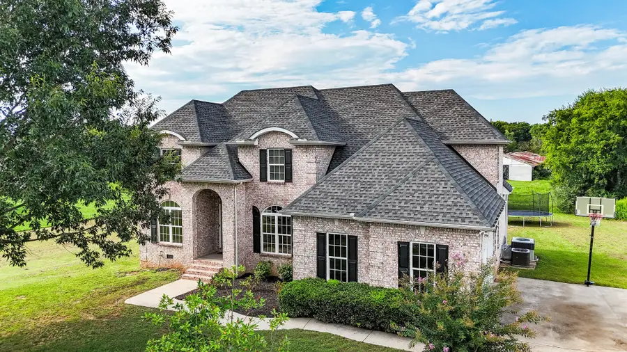 105 N Point Cir N, Shelbyville, TN 37160 - Image #2