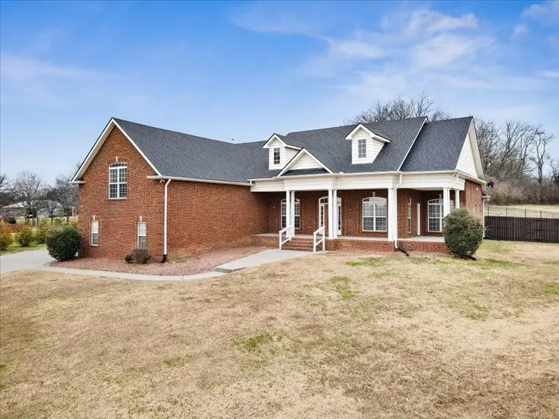 927 Westbrook Dr, Gallatin, TN 37066 - Image #1