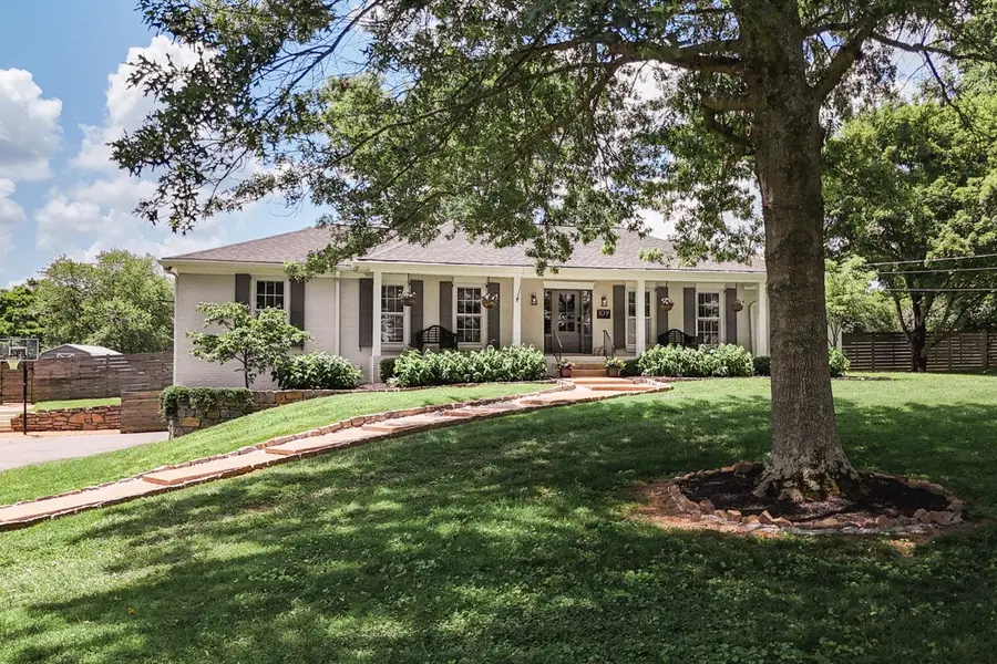 109 Poplar St, Franklin, TN 37064 - Image #2