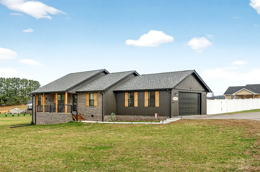 1004 N Spring St, Sparta, TN 38583 - #2