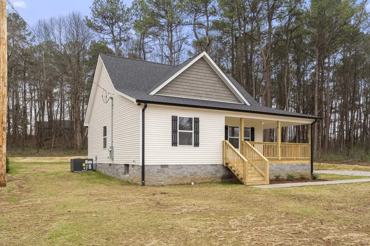 895 Long St W, McEwen, TN 37101 - Image #1