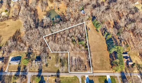 1991 Raymond Hodges Rd, Cottontown, TN 37048