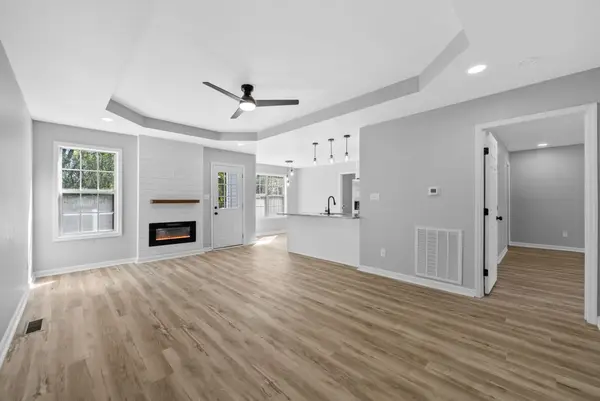 8635 Kingman Ct, Oak Grove, KY 42262