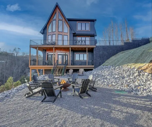 550 Greenbriar Ln, Gatlinburg, TN 37738