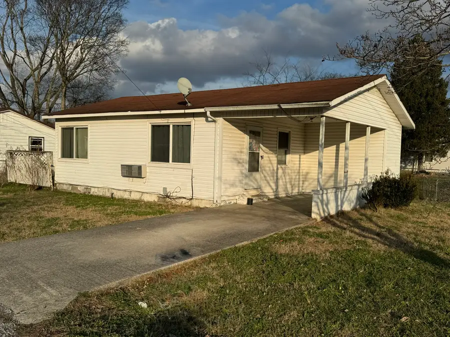 212 College St N, Cowan, TN 37318 - Image #2