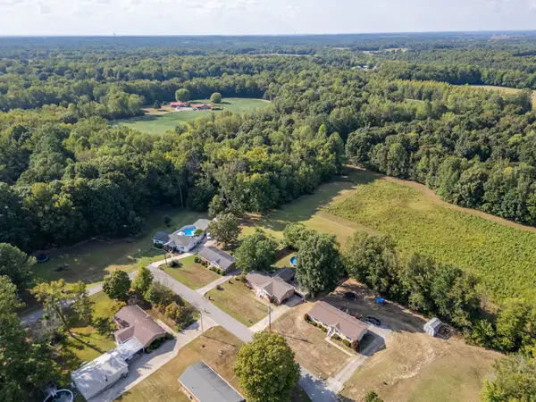 1018 Interstate Park Cir, Cedar Hill, TN 37032