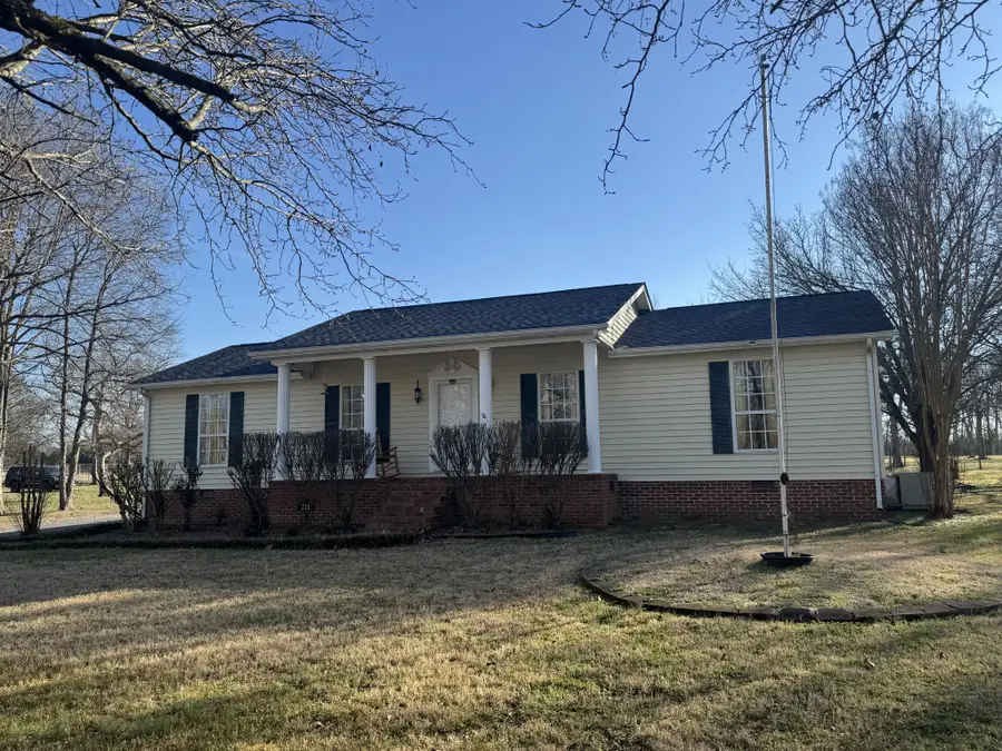 211 Woodland Dr, Shelbyville, TN 37160 - Image #2