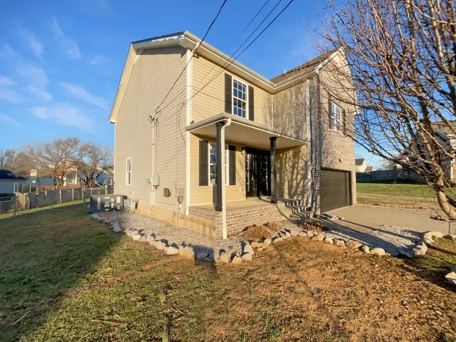 900 Fisher Ct, Clarksville, TN 37042 - Image #2