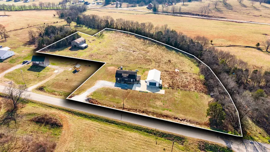 440 Honeysuckle Lane Rd, Bethpage, TN 37022 - Image #2