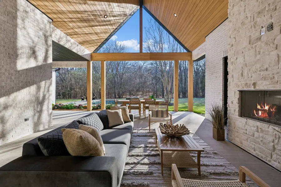 542 Cumberland Hills Dr, Hendersonville, TN 37075 - Image #2