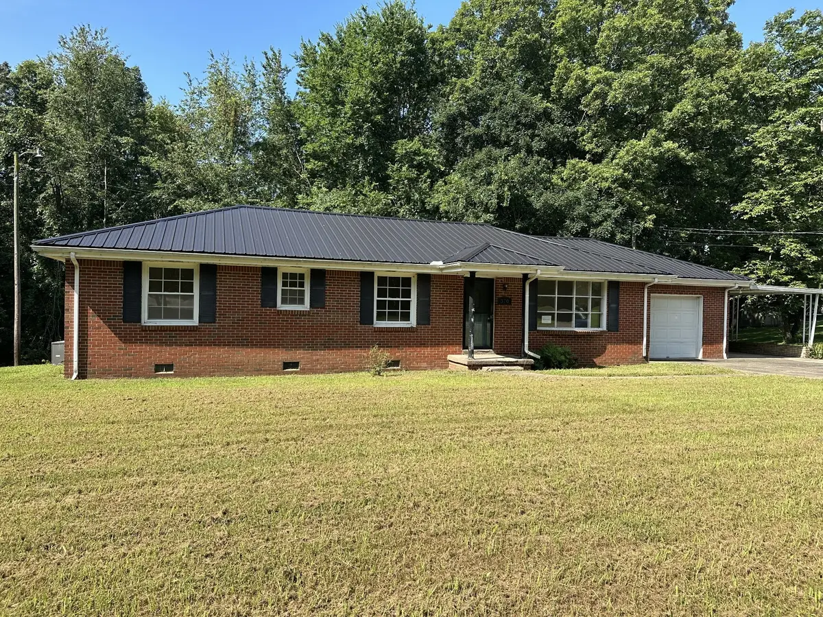 370 Wolfe Blvd, Erin, TN 37061 - Image #1