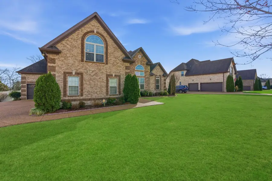716 Farmington Dr, Lebanon, TN 37087 - Image #2