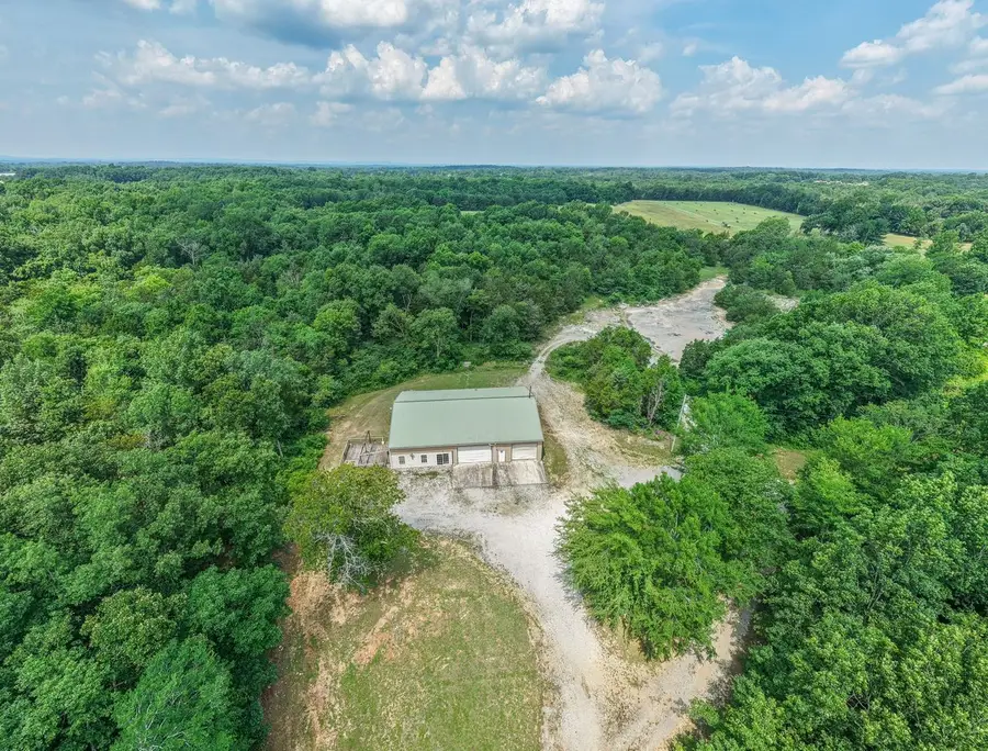 417 Haskins Chapel Rd, Lewisburg, TN 37091 - Image #2