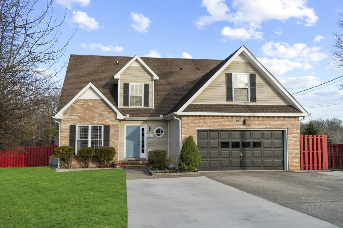 342 Broadmore Dr, Clarksville, TN 37042 - Image #1