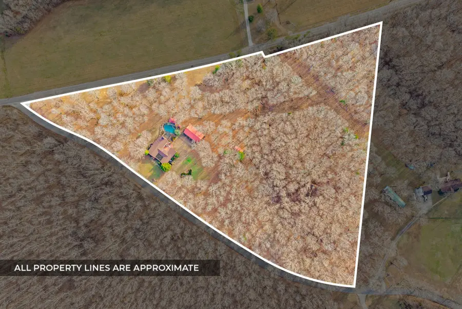 2419 Williams Hollow Rd, Mc Ewen, TN 37101 - #2