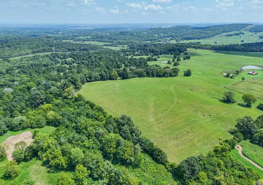 2301 Holloway Rd, Lebanon, TN 37090 - Image #2