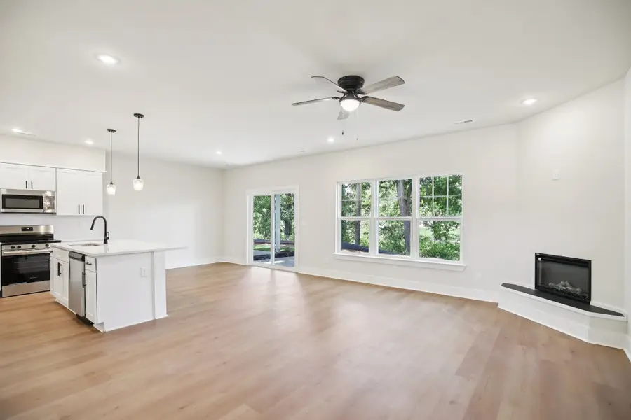 1042 Stagecoach Dr, White House, TN 37188 - Image #3