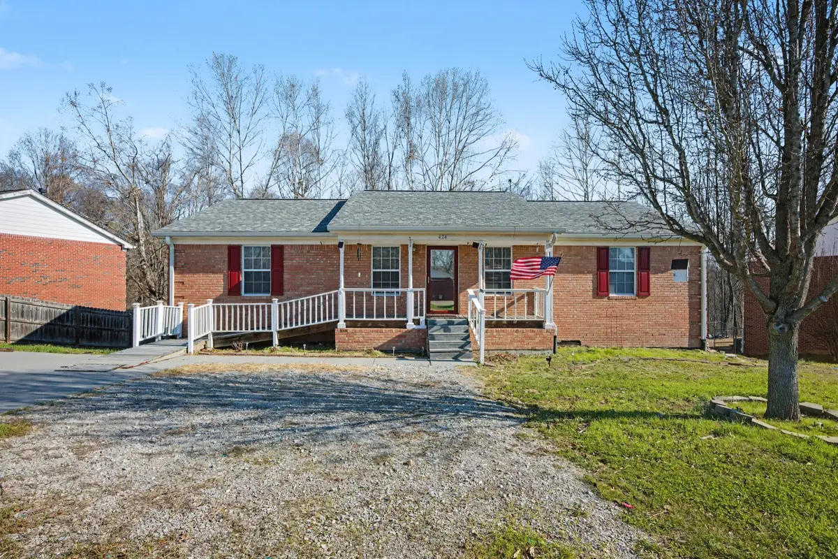 424 Eisenhower Dr, Ashland City, TN 37015 - Image #1
