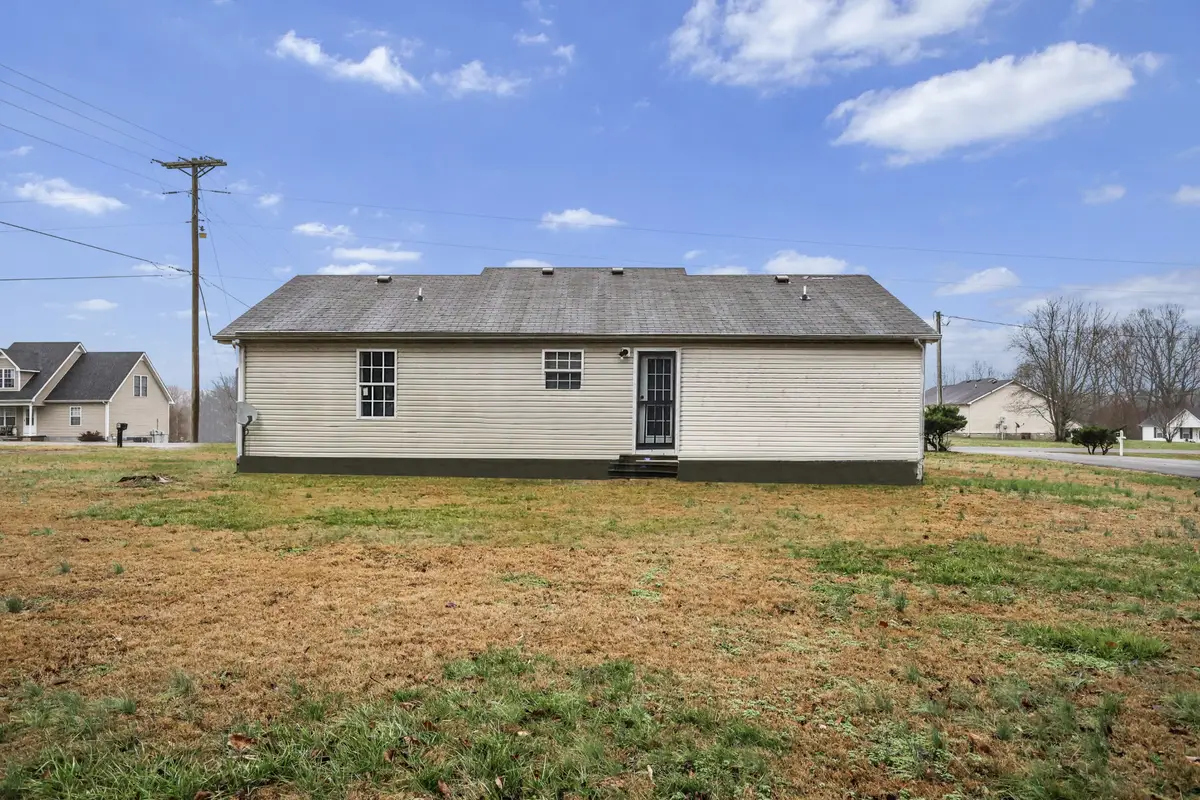 106 Kristen Dr, Lafayette, TN 37083 - Image #1