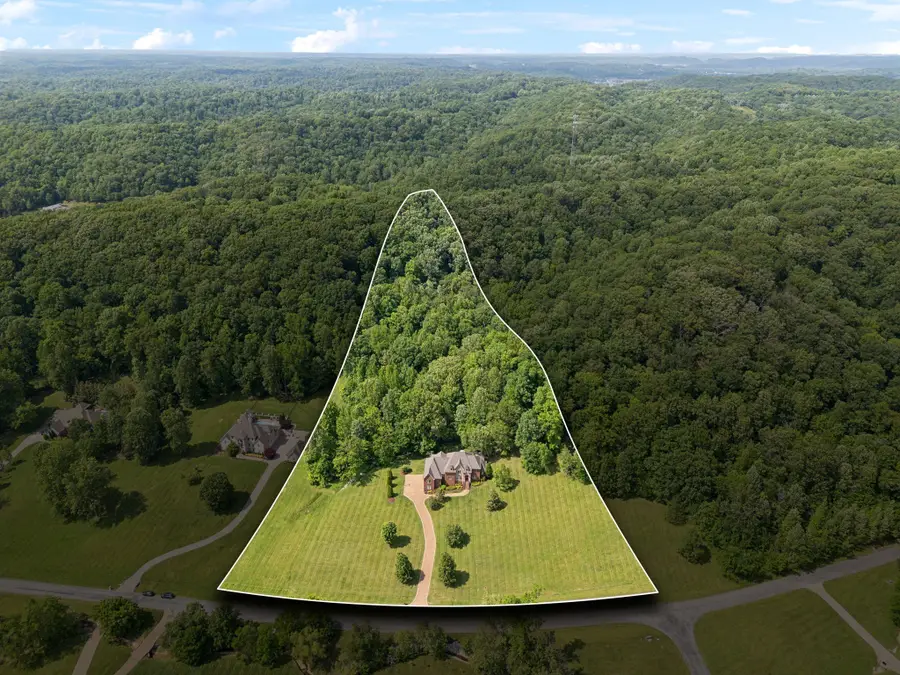 1075 Natchez Valley Ln, Franklin, TN 37064 - Image #2