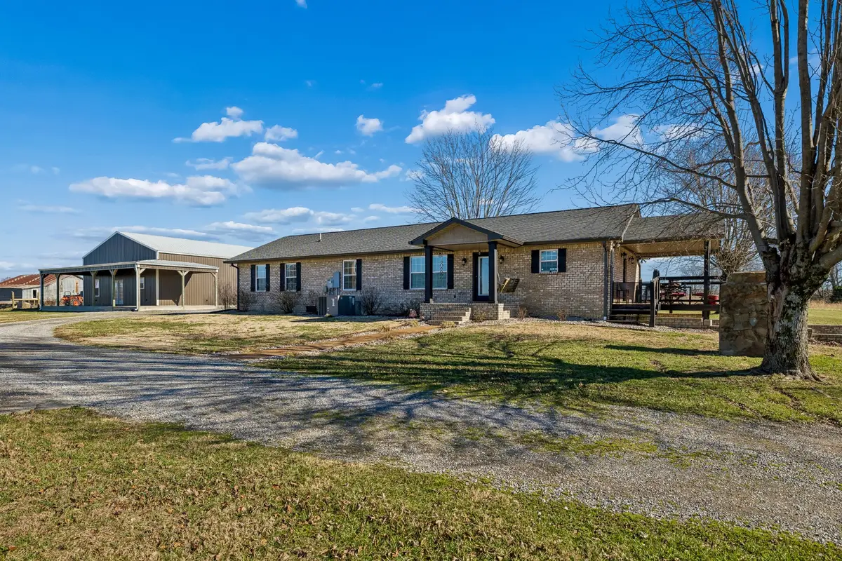 285 Shrum Ln, Lafayette, TN 37083 - Image #1