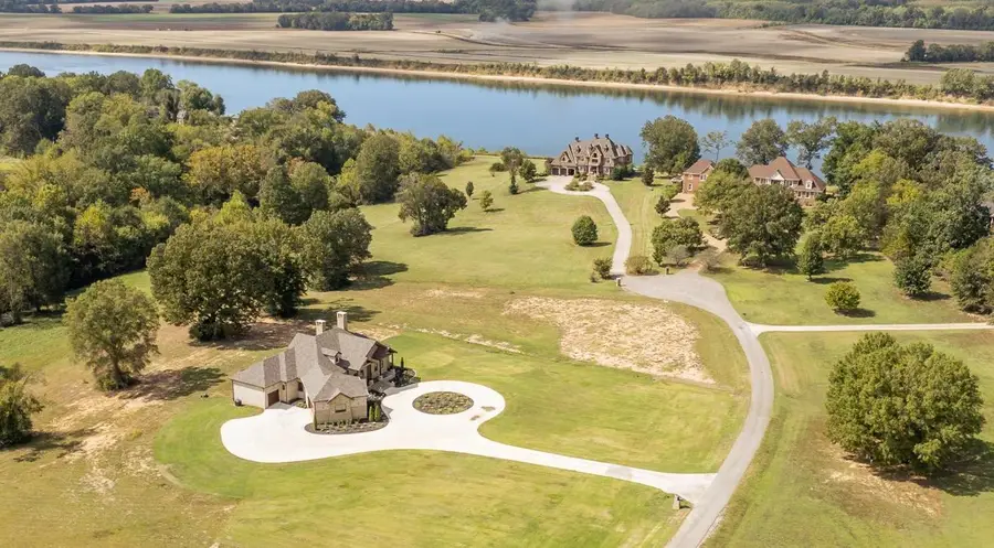 325 Wilkes Manor Way, Savannah, TN 38372 - Image #2