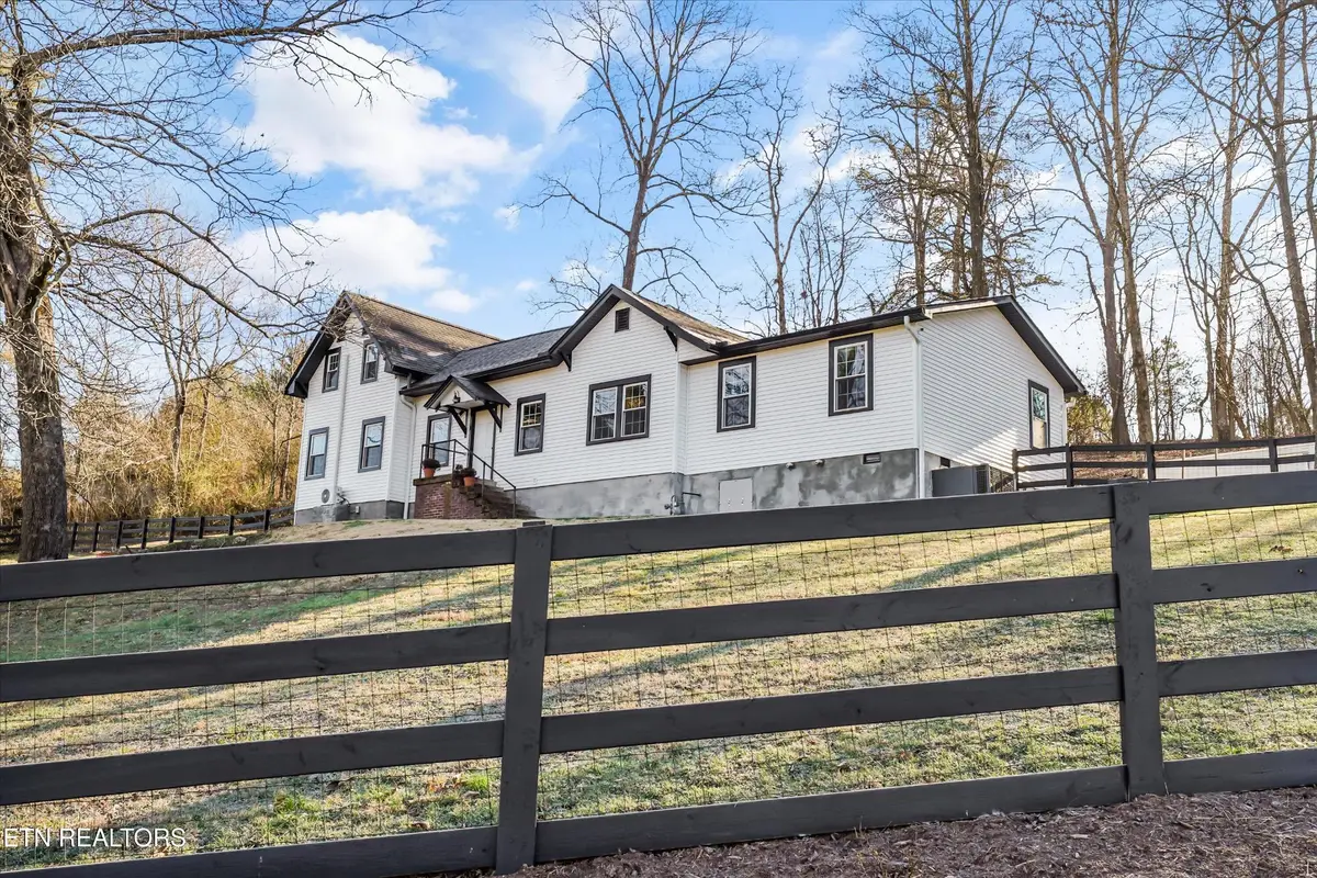 183 Laurel Rd, Clinton, TN 37716 - Image #1