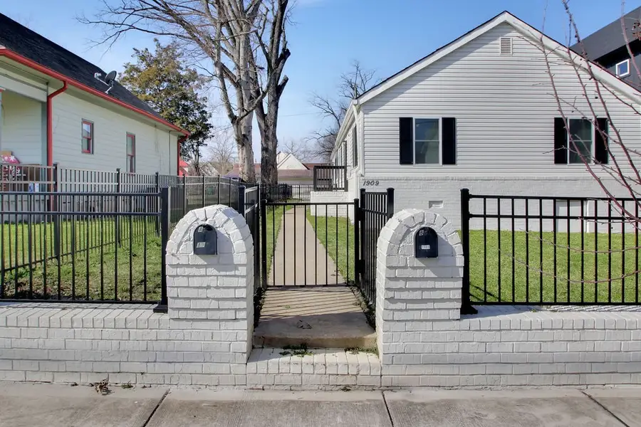 1909 10th Ave N, Nashville, TN 37208 - Image #2