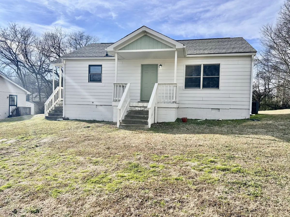 914 W Happy Hollow Dr, Clarksville, TN 37040 - Image #1