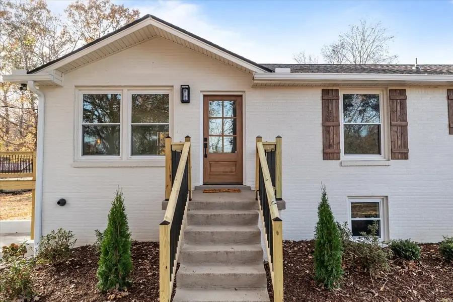 110 E Circle Dr, Burns, TN 37029 - Image #2