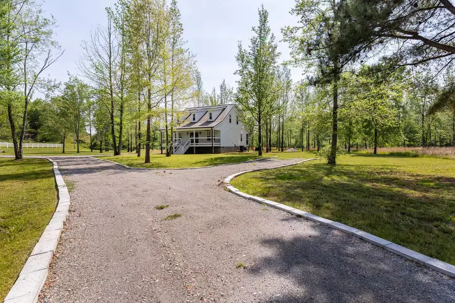 3425 Toms Creek Rd, Linden, TN 37096 - Image #3