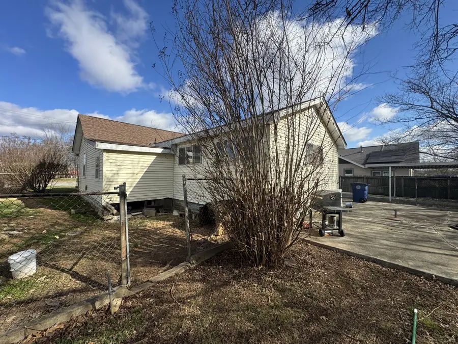 110 E Cedar St, Shelbyville, TN 37160 - Image #2