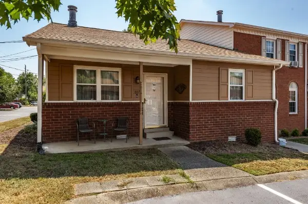 430 Walton Ferry Rd #807, Hendersonville, TN 37075