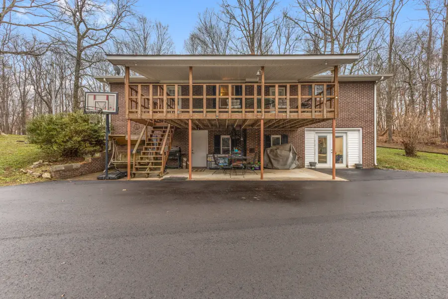 392 Feather Ridge Rd, Charlotte, TN 37036 - Image #2