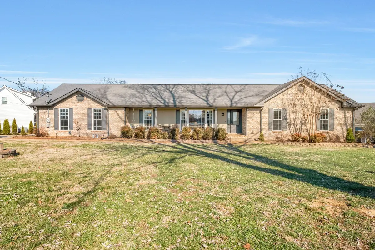 401 Brookridge Dr, Gallatin, TN 37066 - Image #1