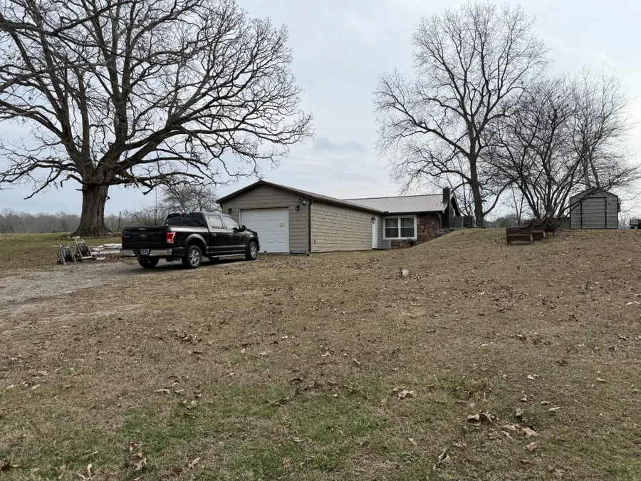 201 S Point Dr, Camden, TN 38320 - Image #3