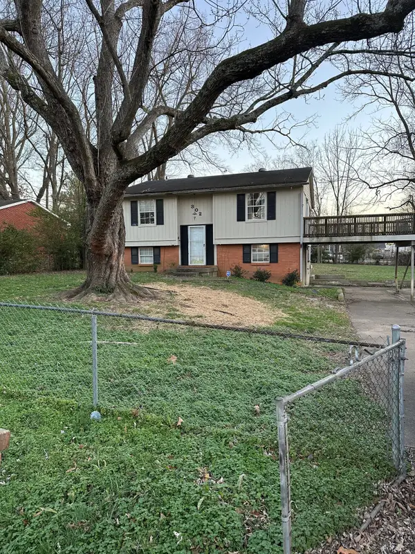 302 Plantation Dr, Clarksville, TN 37042