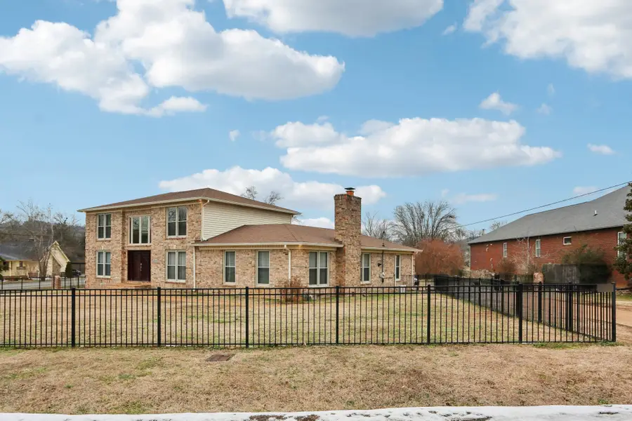 4300 Kings Ln, Nashville, TN 37218 - Image #2