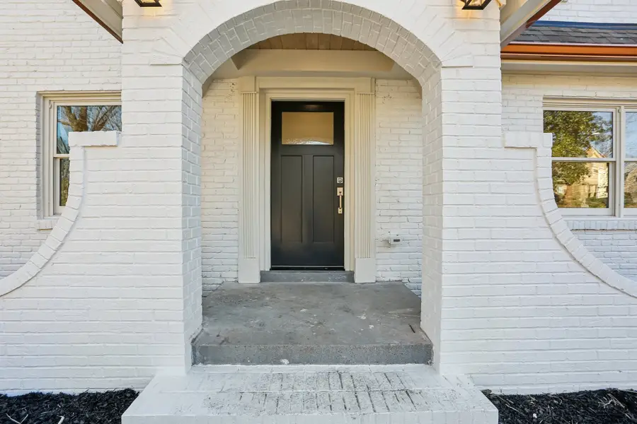 215 Cherokee Rd, Nashville, TN 37205 - Image #2