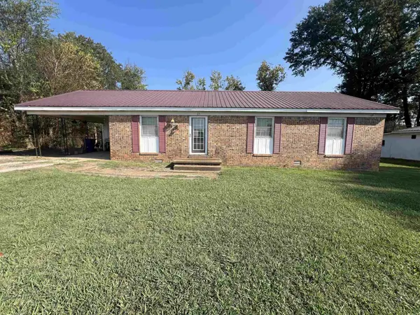 65 Walnut St, Savannah, TN 38372