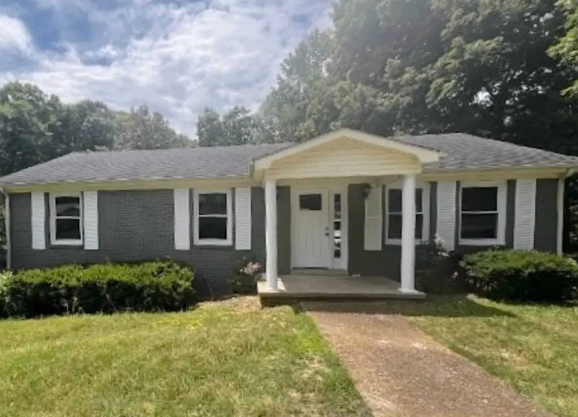 630 Lakeview Cir, Tennessee Ridge, TN 37178 - Image #1